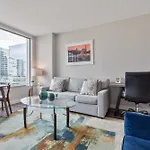 Bright Apt Downtown With Gym