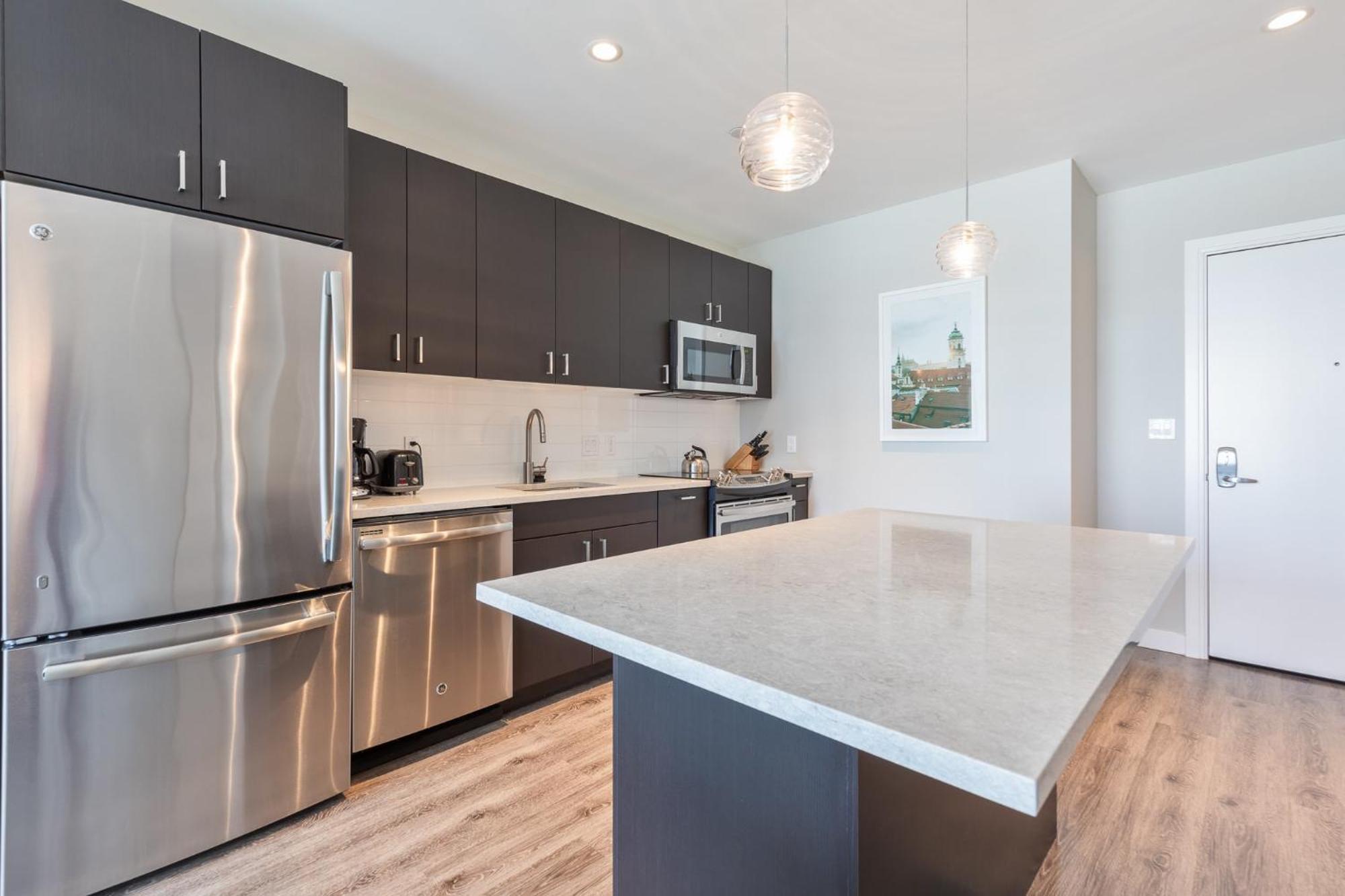 Apartment Bright Downtown With Gym *