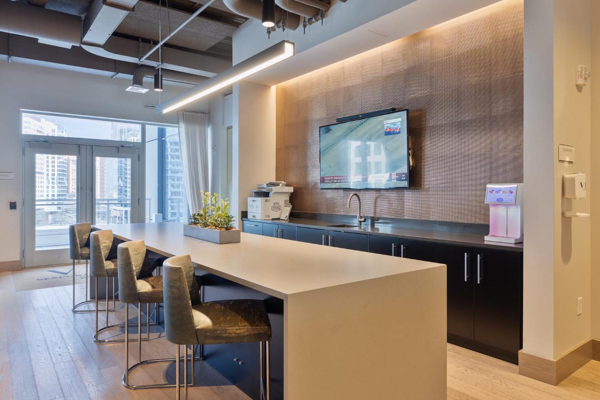 Apartment Bright Downtown With Gym *