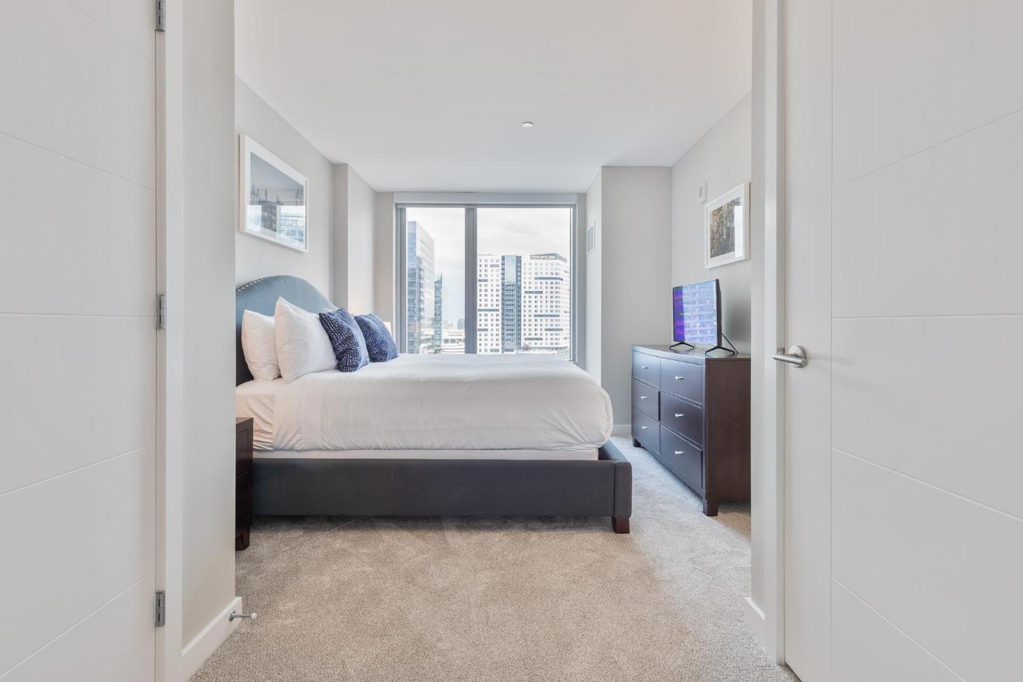 Bright Downtown With Gym Apartment Boston